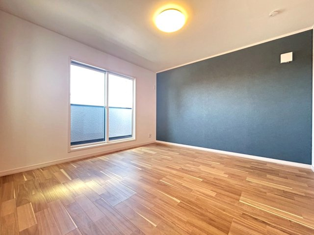 新築戸建　一宮市野口2丁目　全1区画分譲の寝室|全居室にたっぷり収納できる大型収納を設置。窓ガラスは断熱性能や結露防止効果の高いペアガラスです。