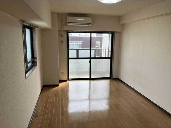 ポレール梅林の居間・リビング