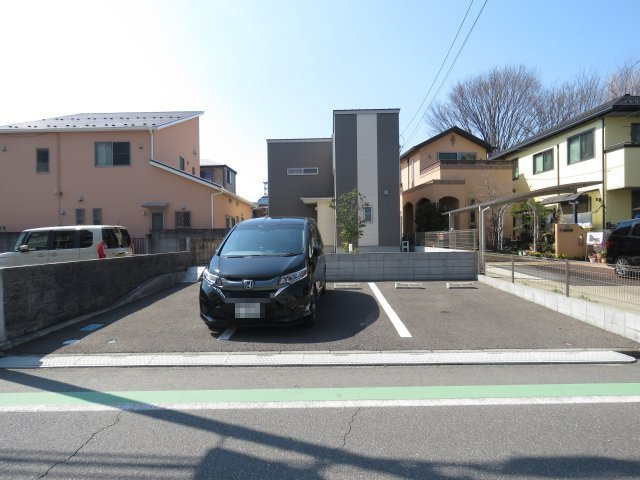 ユニフォート末広町の駐車場|3台