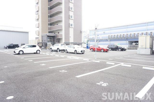 菊池郡菊陽町大字津久礼の賃貸マンションの駐車場