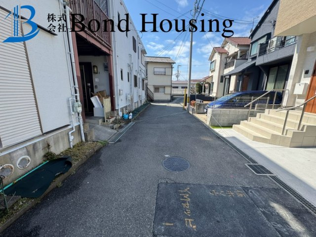 JR垂水駅徒歩12分　両面道路　垂水区霞ヶ丘4丁目1号棟　新築戸建の前面道路含む現地写真