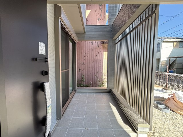 MELDIA北区清水2丁目№3｜名古屋市の戸建ならホームアップの玄関|玄関前のミニテラス