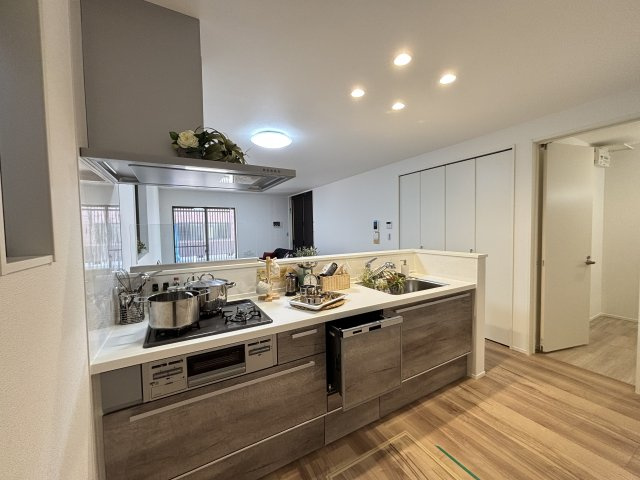 MELDIA北区清水2丁目№3｜名古屋市の戸建ならホームアップのキッチン|お子様を見守りながらお料理ができるオープン対面キッチン