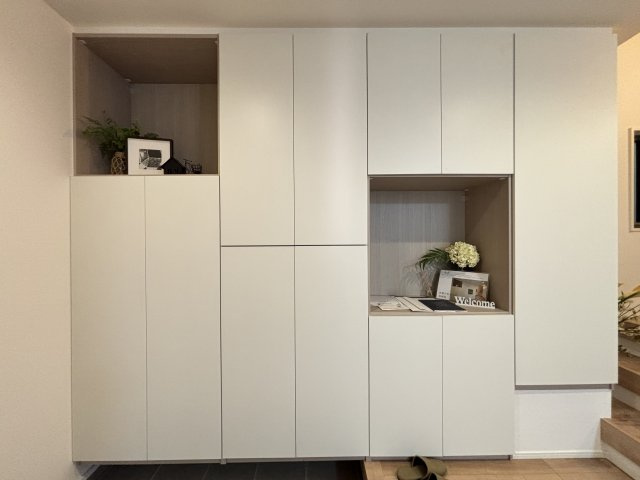 MELDIA北区清水2丁目№3｜名古屋市の戸建ならホームアップの玄関|大容量のシューズボックス付き