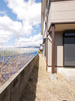 【周辺】 | 建物西側