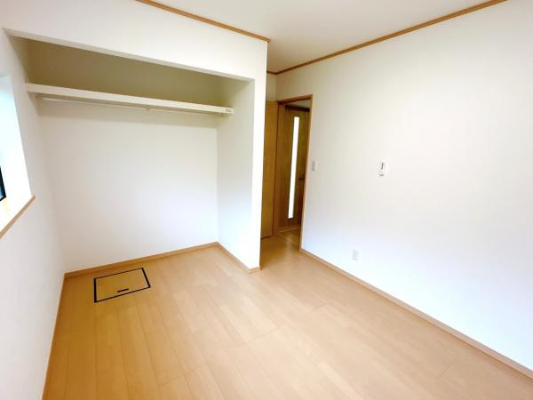 久慈市長内町第１７地割の洋室