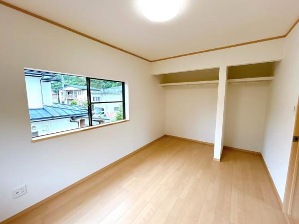 久慈市長内町第１７地割の洋室