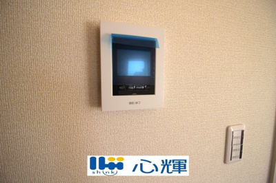 【セキュリティ】 | リーブルガーデン防府市大字牟礼 第４（１号棟） | 玄関にはＴＶモニター付きインターホン（カメラ）が標準設置。セキュリティも安心です。
