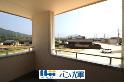 【バルコニー】 | リーブルガーデン防府市大字牟礼 第４（１号棟） | コンパクトではありますが、通風性に優れたバルコニーが特徴的です。
