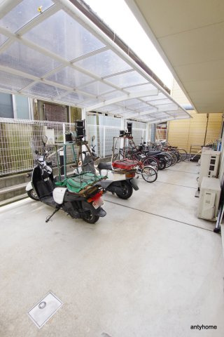 ヴィラ・シフォネットの駐車場