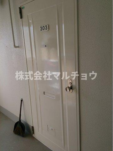西越ビルの玄関|落ち着いた玄関です