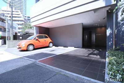 【駐車場】 | S-RESIDENCE千種 | 駐車場に車を止められます