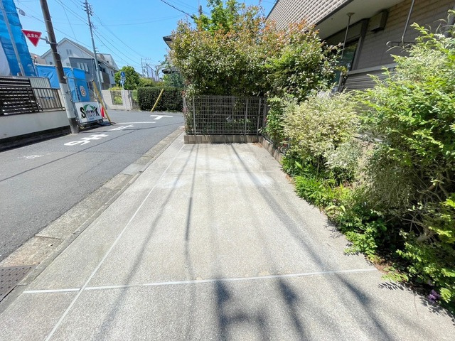 メゾン凜の駐車場