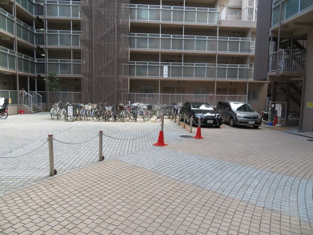 京都上京ハウス4号棟の駐車場