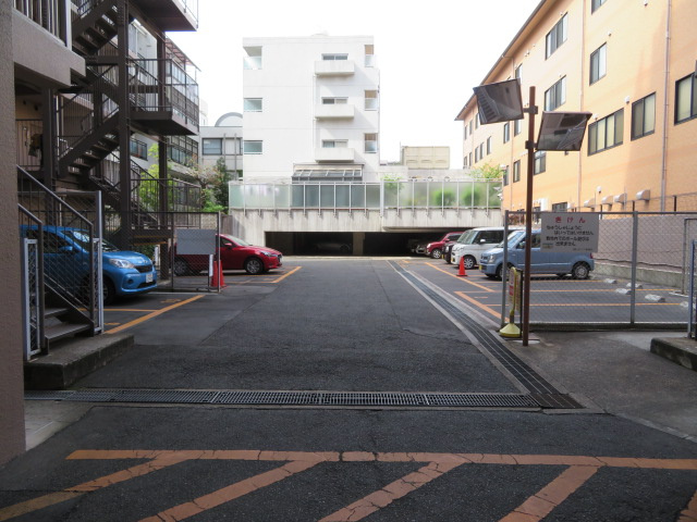 京都上京ハウス4号棟の駐車場