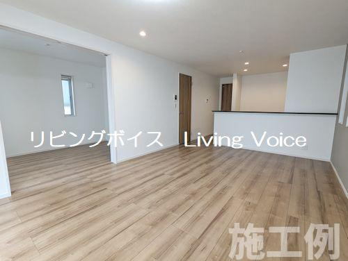 【居間・リビング】 | 【仲介手数料０円】綾瀬市上土棚中2丁目　中古一戸建て　4号棟 | 綾瀬市上土棚中2丁目　中古一戸建て　