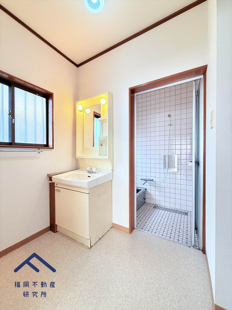 糸島市神在西１丁目 　戸建ての独立洗面台