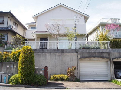 【外観】 | 東山台３丁目戸建 | 落ち着いた雰囲気の外観です