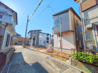 【前面道路含む現地写真】