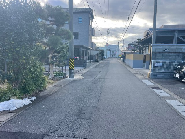土地　香取町3丁目の前面道路含む現地写真