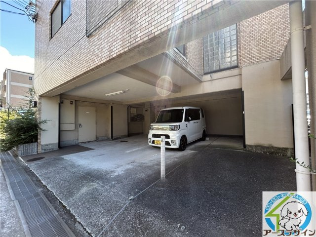 パラドール魚住Ⅱの駐車場|※類似部屋