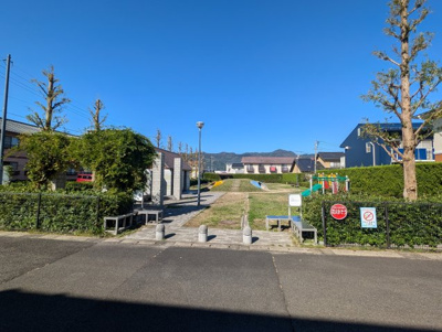 【その他】 | ロイヤルハイツ出雲Ⅱ | アパート前に公園があります。