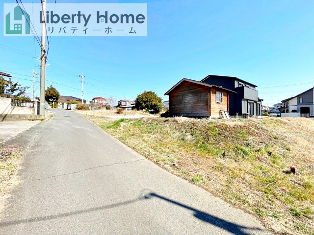 土浦市板谷1丁目　中古戸建の外観|西側隣地の前面道路写真(西側隣地を購入する事も可能です)　詳細はお問い合わせください♪