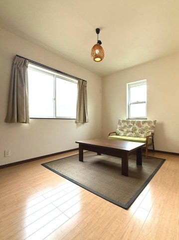 山荘町　戸建の洋室