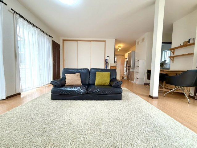 山荘町　戸建の居間・リビング