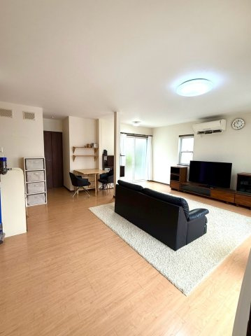 山荘町　戸建の居間・リビング