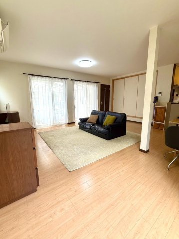 山荘町　戸建の居間・リビング