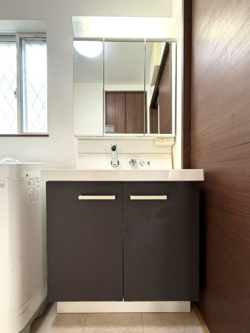 山荘町　戸建の独立洗面台