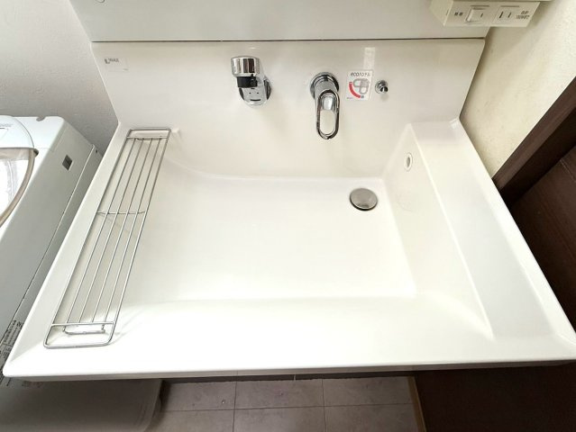 山荘町　戸建の独立洗面台