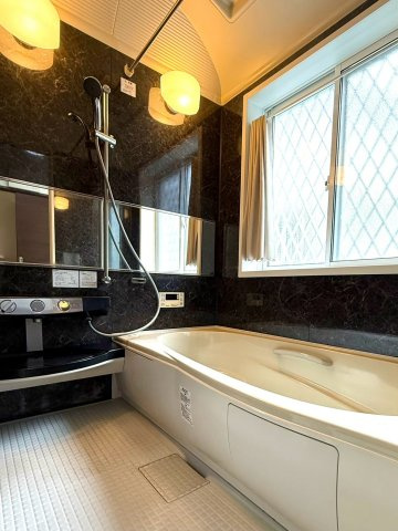 山荘町　戸建の浴室