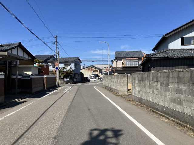 福井市光陽1丁目　角地の前面道路含む現地写真