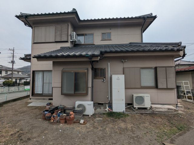 中古戸建　藤塚町の外観|落ち着いたトーンでまとめられた品のある外観カラー。周りの街並みとも美しく調和し、住まいに洗練された印象を与えます。