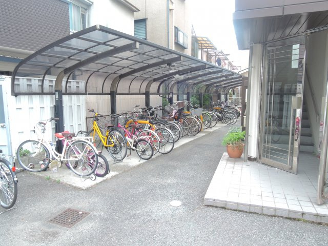 エルブクールの駐車場