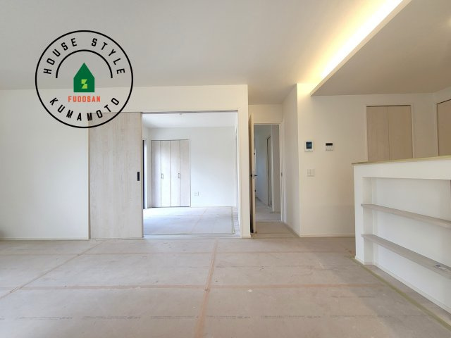 熊本市南区良町5丁目第2-1棟（1号棟）　の居間・リビング|多くの時間を過すことになるリビングだからこそ、いつも穏やかな空間・解放感が味わえ毎日が充実します。