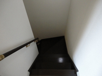 【内装】 | ブレス・コート | 下り階段