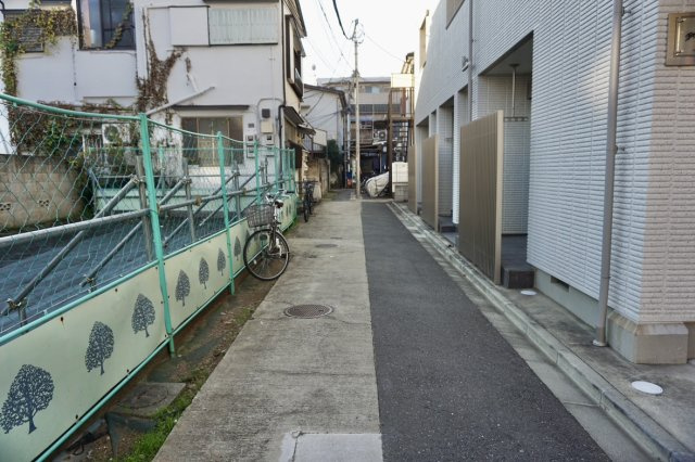 【前面道路含む現地写真】 | 中野区弥生町３丁目　売地
