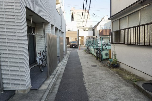 【前面道路含む現地写真】 | 中野区弥生町３丁目　売地