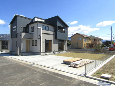 【駐車場】 | ブルーミングガーデン甲府市新田町　2号棟 | カースペースがあります
