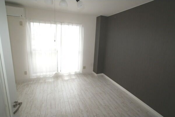 ドエルKM IIの居間・リビング