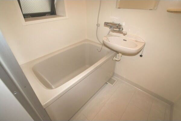 ドエルKM IIの浴室