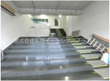 堺市中安井町　貸店舗のロビー|毎日通るロビーはこのようになっています