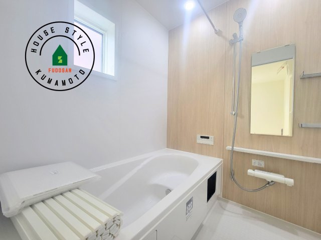 熊本市北区龍田1丁目第1-3棟（1号棟）の浴室|1日の疲れを癒してくれる広々バスルーム。雨の日のお洗濯にも大活躍な浴室乾燥機付です！