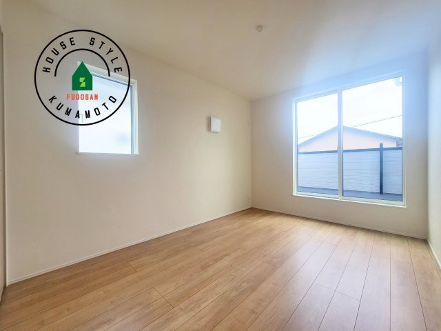 熊本市北区龍田1丁目第1-3棟（1号棟）の寝室|主寝室には収納力に優れたクローゼットがありますので、お部屋もすっきり片付きます。