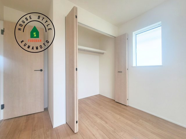 熊本市北区龍田1丁目第1-3棟（1号棟）の収納|洋服や大きな荷物が多い方や人数の多いご家族などは、一般的なクローゼットよりもウォークインクローゼットのほうが使い勝手が良いです。