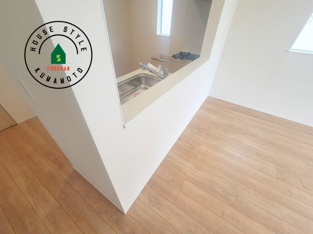 熊本市北区龍田1丁目第1-3棟（1号棟）のダイニング|キッチンから立ち込める香りが今日の料理を期待させます。