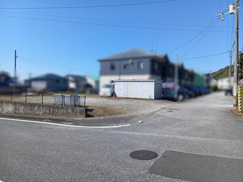 南国市緑ヶ丘1丁目　売土地の前面道路含む現地写真